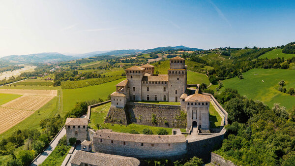 Κάστρο Τορεκιάρα, Ιταλία