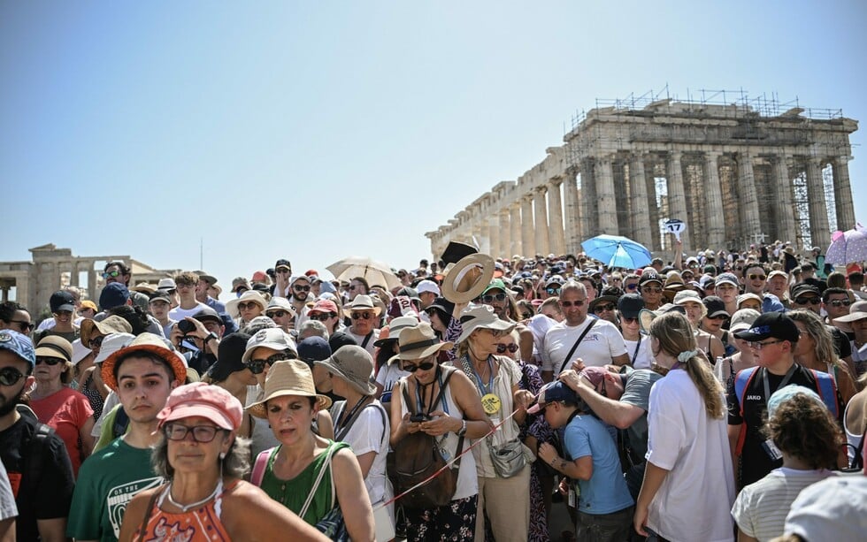 More information about "Αντέχει η Αθήνα τόσους πολλούς τουρίστες;"