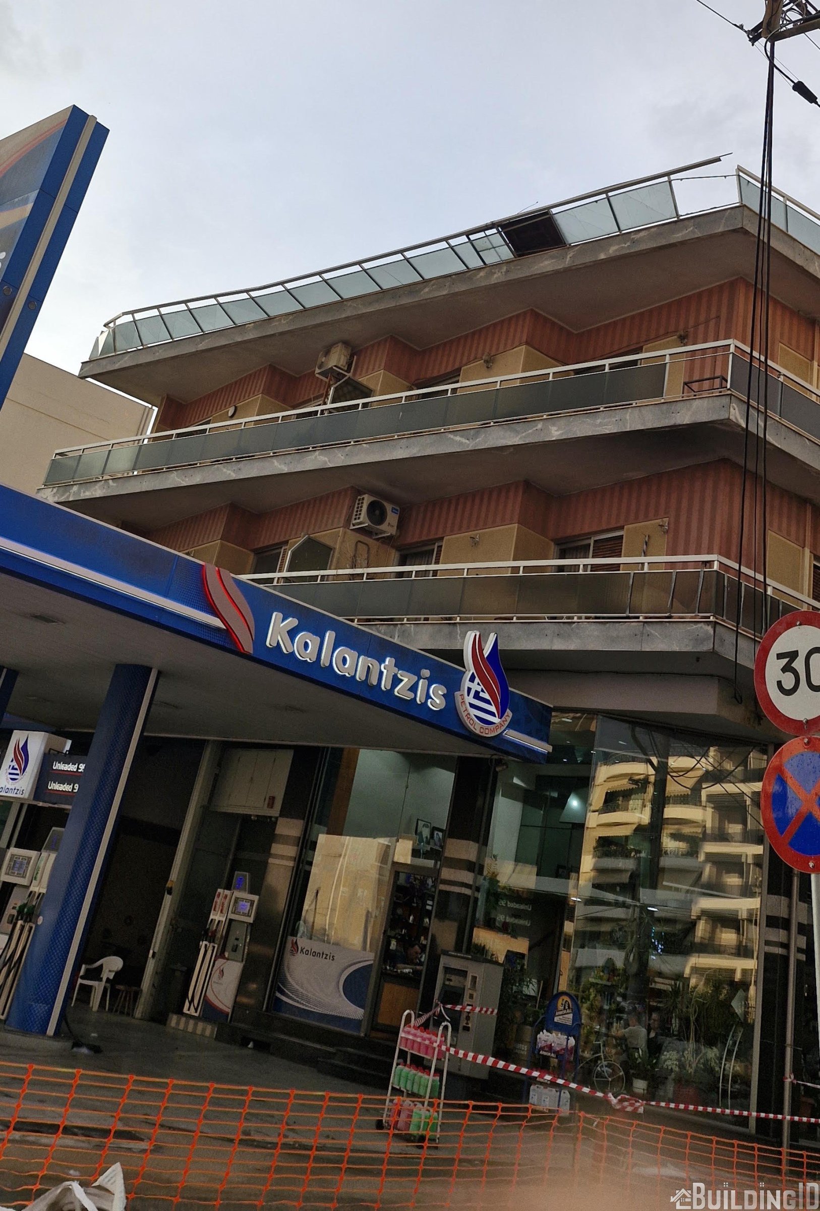 Αθήνα, δεν αντέχει χιόνια, δεν αντέχει βροχές, δεν αντέχει ζέστη, δεν αντέχει Άνεμο